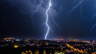 Алматыда жаңбыр мен найзағай күтілуде, тауларда қар жаууы мүмкін