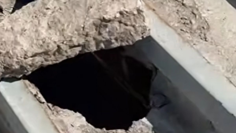 Атыраудағы орталық көпірдің баспалдағы опырылып түсті