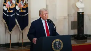 Трамп пен АҚШ бірінші ханымын Вашингтондағы кешкі астан шұғыл эвакуациялады