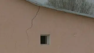 Жамбыл облысындағы 100 жылдық мектеп: балалар тастап кеткендей жағдайда білім алуда