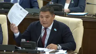 «Бұл заңды неге қабылдап жатқанымызды білуіміз керек»: Депутат жеке сот орындаушыларының заңсыз әрекеттерін әшкереледі