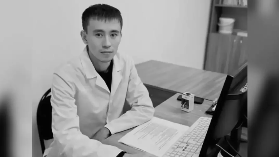 Жаңаөзендегі дәрігер өлімі: Нұрдәулет Аманғалиевтің ісі сотта қаралды