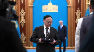 Ақордадағы мереке: Әке мен бала, марш пен танго