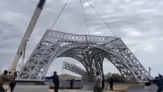 Эйфел мұнарасының көшірмесі Батыс Қазақстандағы туған ауылға сыйға тартылды