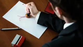 «Зансыздық жасап жатыр»: Депутат нотариустар арасындағы заңсыздықтарды әшкереледі