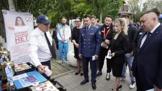 Әлем чемпиондары Семейде жасөспірімдермен қауіпсіздік туралы әңгімелесті