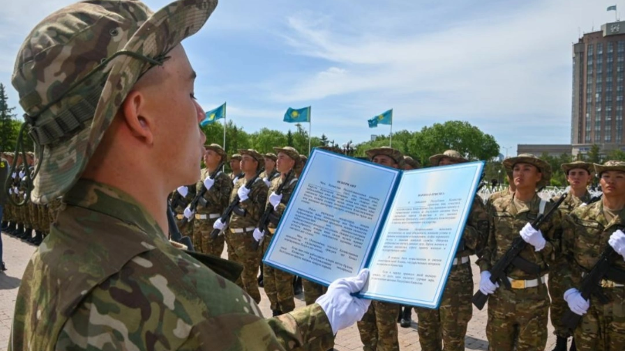 Төрт мыңнан астам сарбаз Отанға адал болуға ант берді