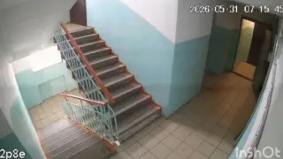 Павлодардағы көпқабатты үйдегі жанұяға қауіп төндірген ер адам: Бензин құйып, есікке өртеп жібермек болды