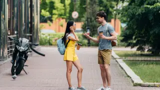 Ғалымдар адамдардың сөйлеуі азайғанын анықтады